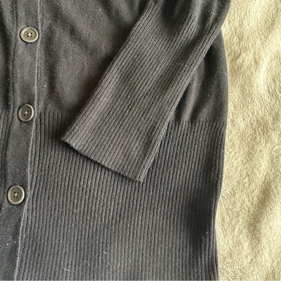 Gap V- Neck Button Down Black Cardigan Sz  XL Long Length - Picture 3 of 6